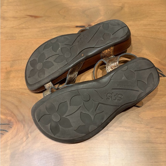 $195 SAS Pampa Toe Loop Sandal Metallic Women’s Size 6.5 - Picture 6 of 8